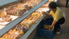 醒世食物銀行每天回收美味愛心麵包